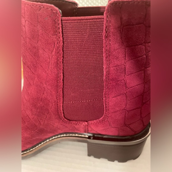 Vince Camuto NEW Fired Brick Suede, Croco Chelsea Boots, Size 9 M A458158VW0286 - Picture 4 of 10